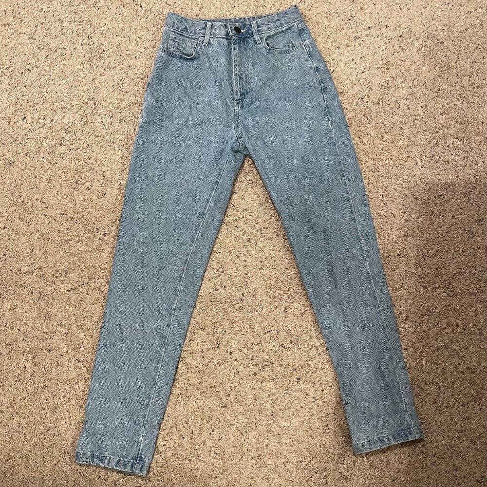 Light Wash "Dana" Mom Jean - Picture 7 of 9